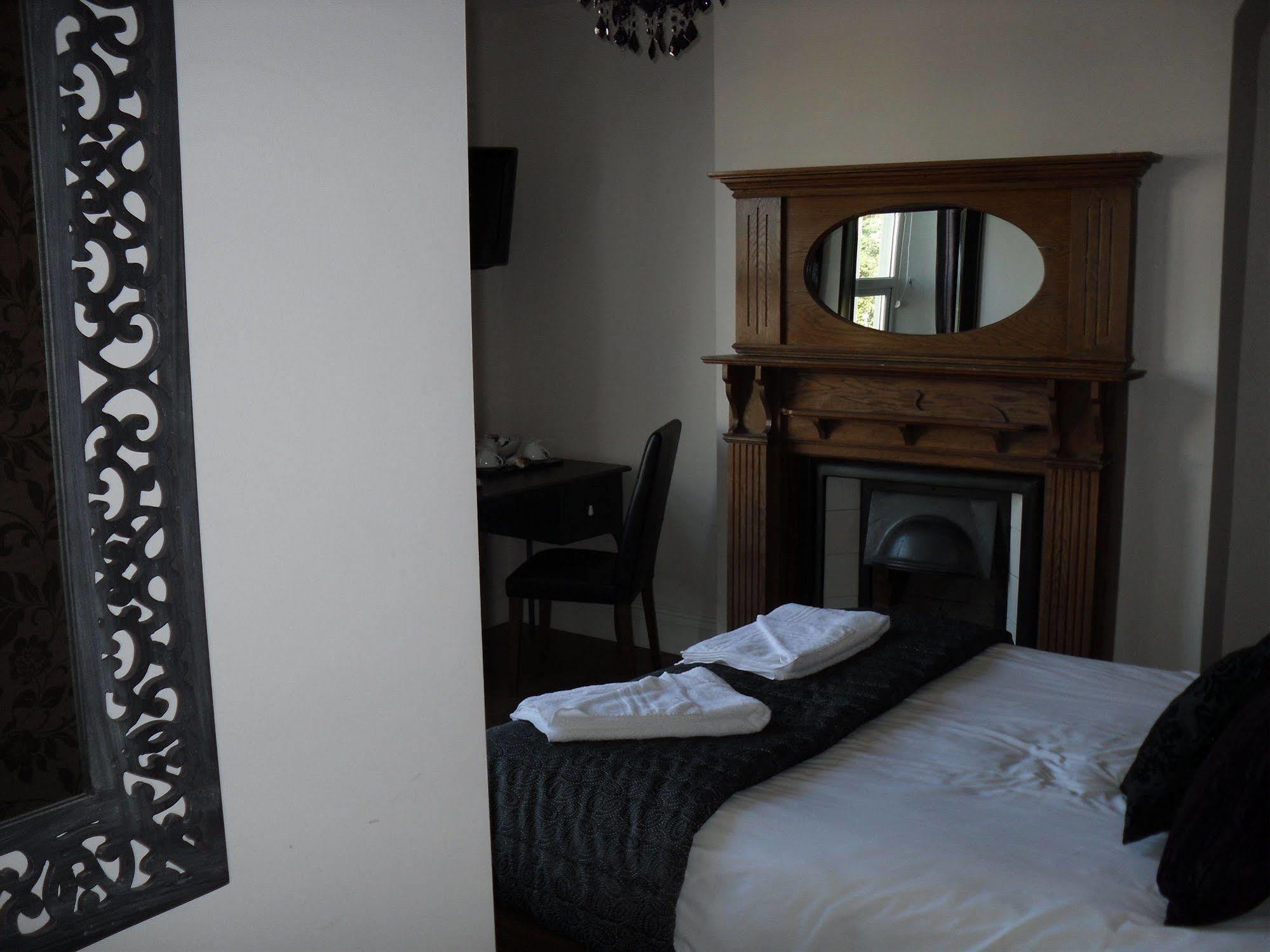 Number One Hundred Bed And Breakfast Cardiff Ngoại thất bức ảnh
